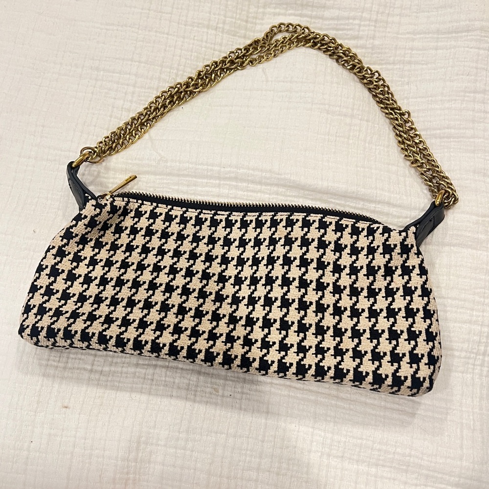 Stylish Black and Cream Houndstooth Bag